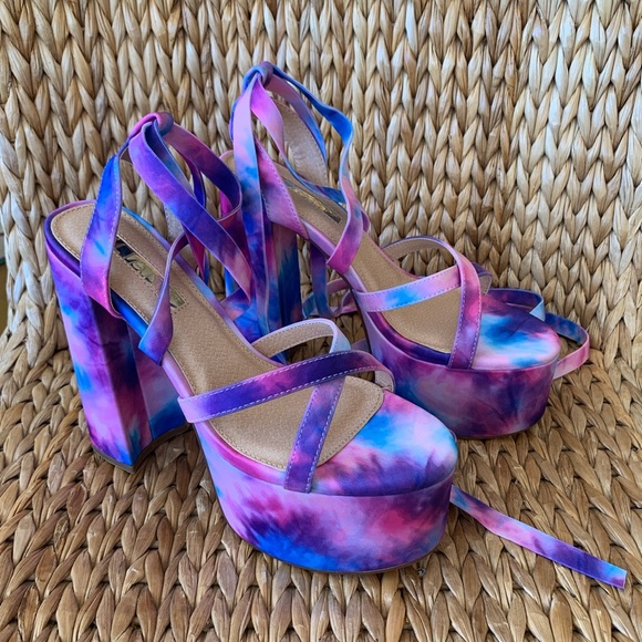 New Tie Dye Ankle Wrap Platform Sandals - Picture 3 of 4